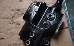 Клапан разгрузочный LG876H 60300009588/LG870G.07.04.01/SXH28-21